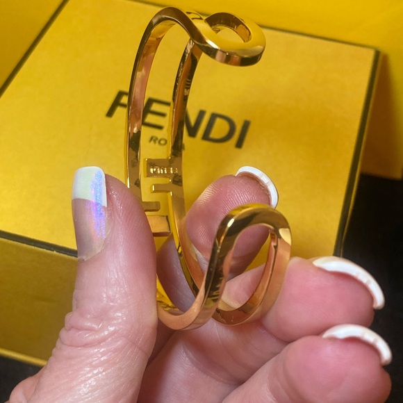 Authentic FENDI O'Lock Women's Gold Metal Cuff Bracelet - Picture 5 of 11